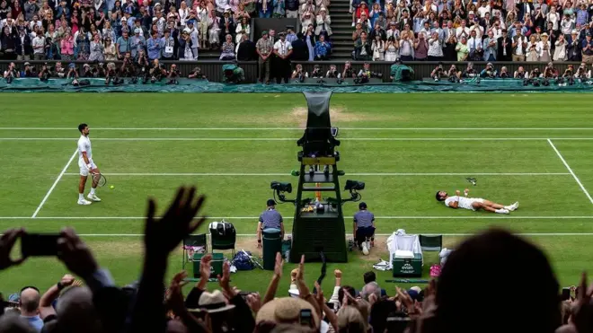 لحظة انتصار كارلوس ألكاراز على نوفاك دجوكوفيتش في نهائي فردي الرجال 2023