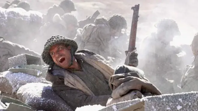 120 बहादूर' या चित्रपटात बॉलिवूड अभिनेता फरहान अख्तरने मेजर शैतान सिंह यांची मुख्य भूमिका साकारली आहे.