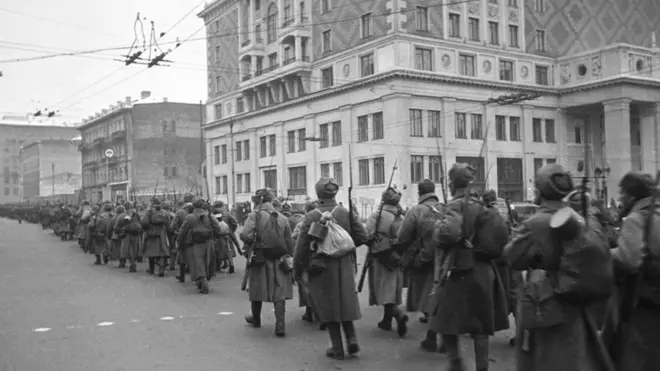 Фронтко бараткан советтик жоокерлер, Москва, 1-ноябрь 1941-жыл