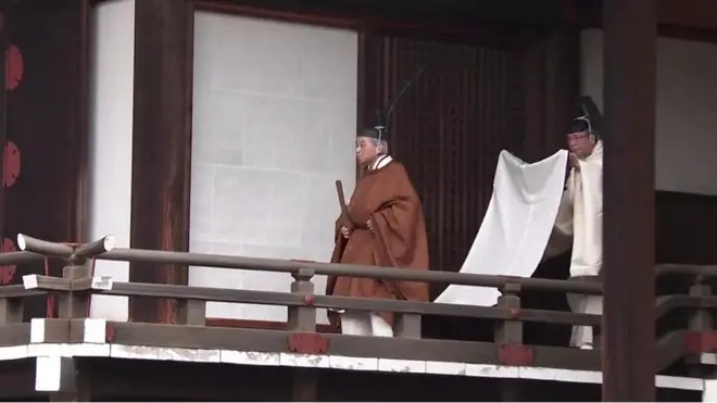 japanski car napustio tron