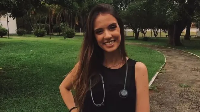 Vivian Gomes, 27 ans, mesure 1,62 m et pèse 46 kg, et essaie de prendre du poids