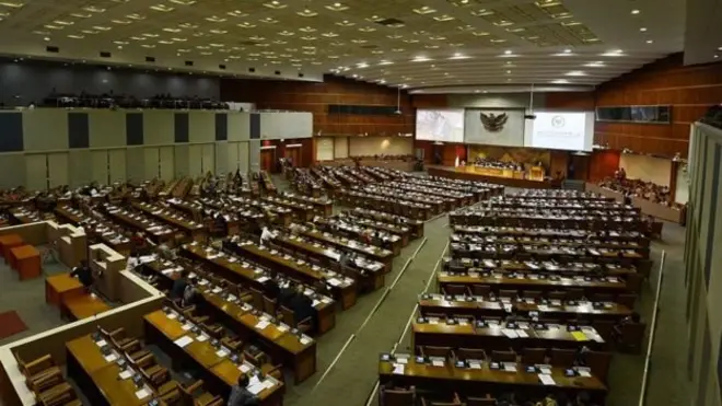 Sejumlah anggota DPR, menurut jaksa KPK yang membacakan surat dakwaan kasus dugaan korupsi e-KTP, menerima uang dalam jumlah variatif.