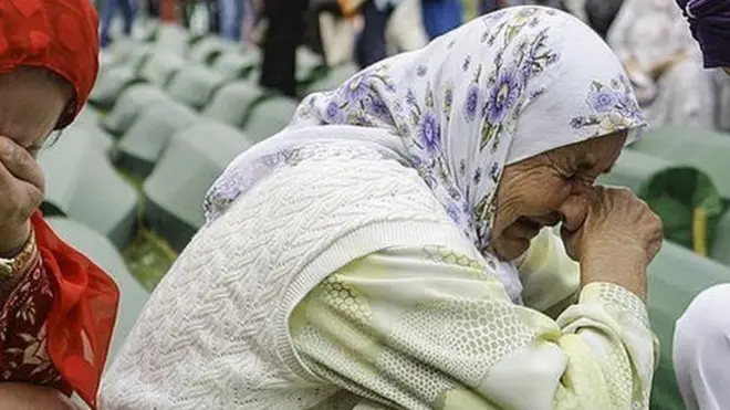 أكثر من ثمانية آلاف رجل وصبي قتلوا في مذبحة سربرنيتسا