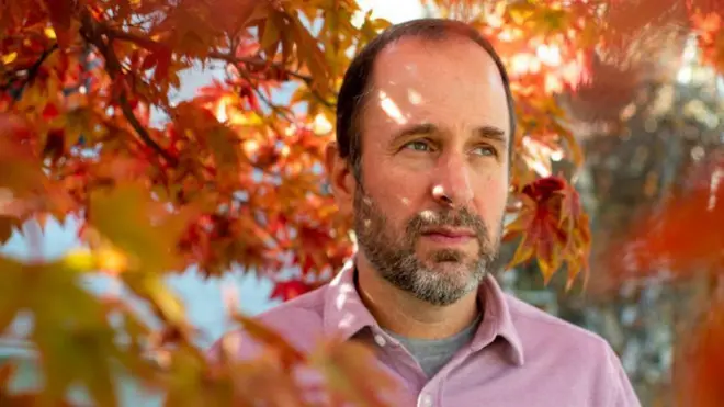  జేమ్స్ వ్లాహోస్ ఫోటో