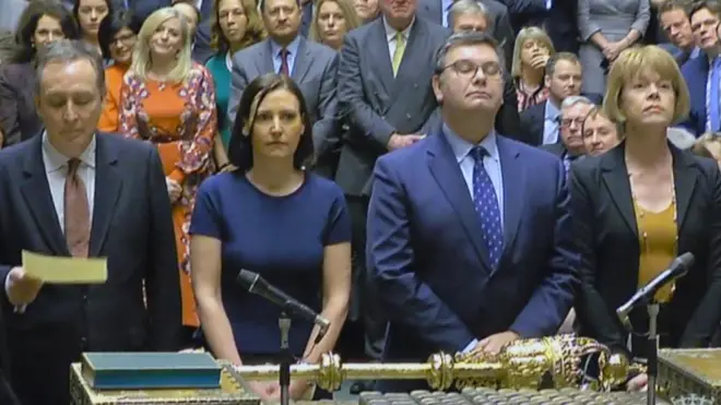 ၀န်ကြီးချုပ် မေ ဦးဆောင်တဲ့ အာဏာရ ကွန်ဆာဗေးတစ်ပါတီ အမတ် ၁၁၈ ဦးက ကန့်ကွက်မဲပေးခဲ့တယ်။