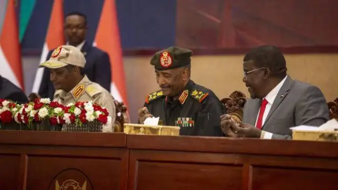 البرهان وحميدتي في صورة أرشيفية