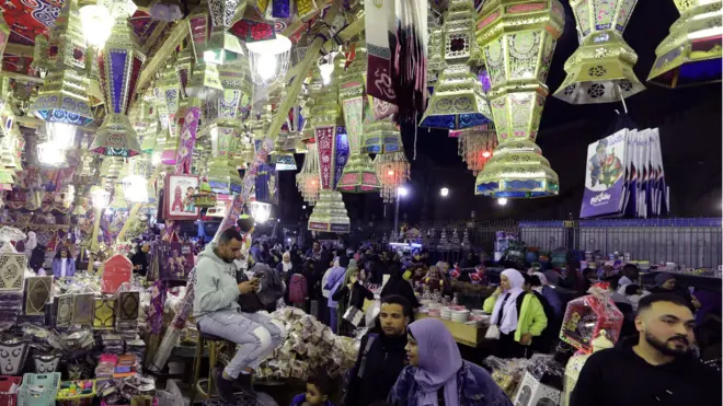 سوق وفوانيس