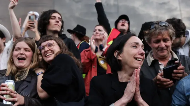 Osmesi, slavlje, suze radosnice - pristalice levice u neverici posle neočekivane pobede