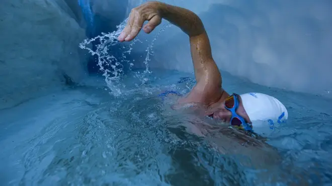 Льюис Пью первым совершил заплывы на длинных дистанциях во всех океанах мира