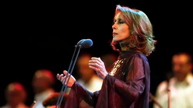 "فيروز بسيطة وأنيقة مثل غرفة جلوسها"