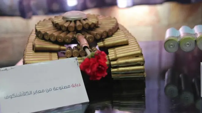 في تعز، مخلفات الحرب في كل مكان. بالنسبة لمجموعة من الفنانيين هذه البقايا هي مواد خامة لصنع حجر شطرنج، حلي، وأعمال فنية.