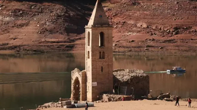 كنيسة القرن 11 كانت مغمورة تحت مياه الخزان