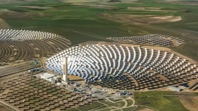 2013年，西班牙塞維利亞，PS10太陽能發電廠。