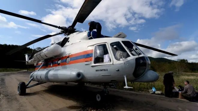 На борту Ми-8 находились три члена экипажа