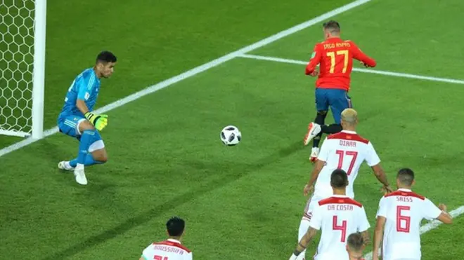 Iago Aspas với cú đánh gót quý hơn vàng ở phút 90' +1' giúp Tây Ban Nha giành vé đi tiếp và tránh được đụng độ Uruguay ở vòng sau