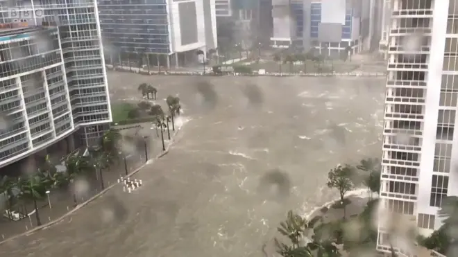 Las calles del centro de Miami, inundadas.
