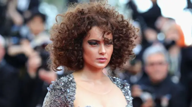 اس بار کنگنا کا جھگڑا رتک روشن یا کرن جوہر سے نہیں بلکہ ایک صحافی جسٹن راؤ سے ہوا ہے