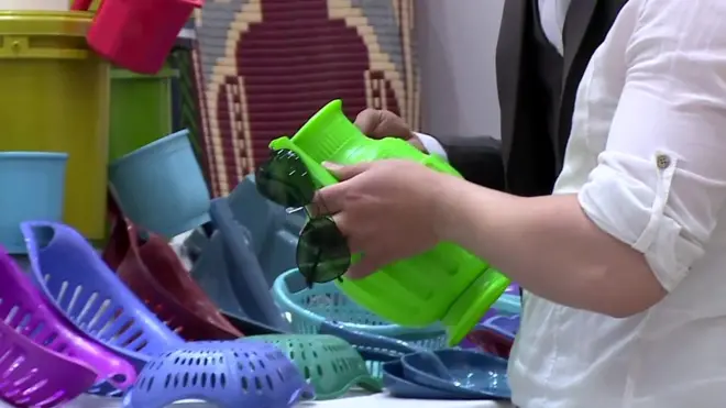 برای اولین بار نمایشگاه بین المللی صنعت پلاستیک در کابل برگزار شده. در این نمایشگاه تولیدکنندگانی از افغانستانو شش کشور دیکر تولیدات‌شان را به نمایش گذاشته‌اند.