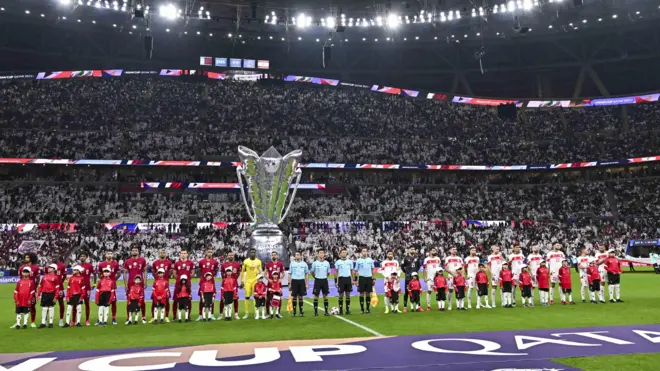 المنتخب القطري واللبناني خلال افتتاح بطولة كأس آسيا 2023 في قطر