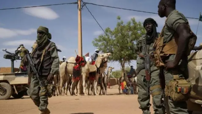 Loltoota Maalii magaalaa Menaakaatti eegumsa irra turan