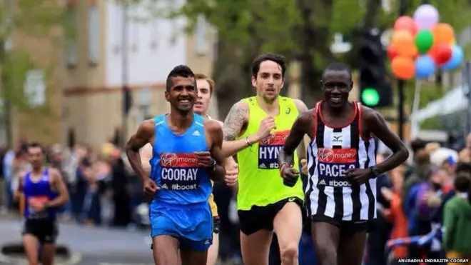 2012 වසරේ ලන්ඩන් ඔලිම්පික් ක‍්‍රීඩා උළෙලේදී පැය 2.20.41 කින් තරගය අවසන් කළ අනුරාධ කුරේ 55 වැනි ස්ථානයට පත්විය