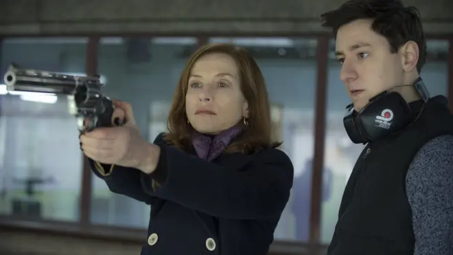 Elle es una película sobre la venganza, pero lo controversial de su planteamiento ha provocado diversas críticas.