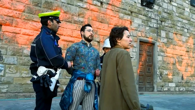 Privođenje aktiviste Đordana Kavinija