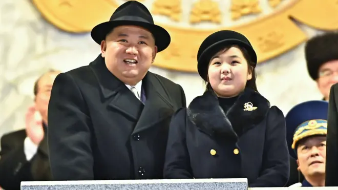 Kim Jong-Un junto a su hija Kim Ju-ae.