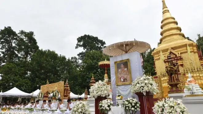 นักเตะเยาวชน 11 คน และโค้ชเข้าพิธีบรรพชาอุปสมบท