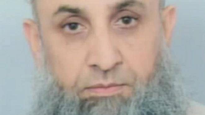 محمد تنویر خان نے دھوکہ دہی سے ہر سال اوسطاً 1 لاکھ پاؤنڈسے زیادہ وی اے ٹی واپس وصول کرنے کا دعویٰ کیا۔