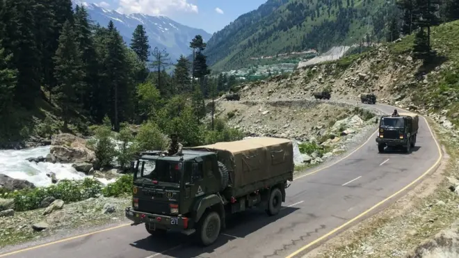 Індійське підкріплення прямує в бік кордону