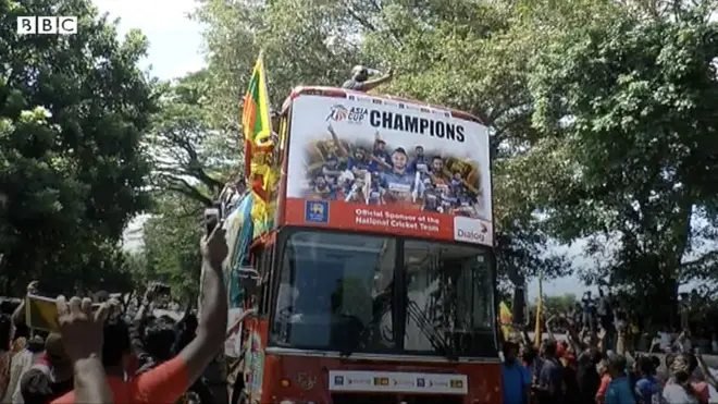 ආසියානු කුසලානය : අභිමානයේ සතුට විඳින්න මග දෙපස ජන ගඟක්