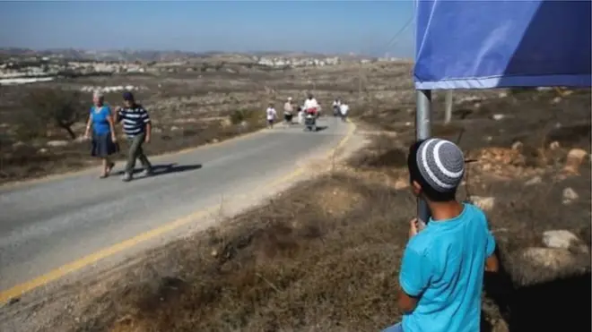 اسرائيلی کابینہ نے مقبوضہ غرب اردن کے علاقے میں تعمیر کی گئی ایک غیر قانونی سکیورٹی چوکی کو بھی قانونی شکل دینے کے بل کے مسودے کو منظور کر لیا ہے۔