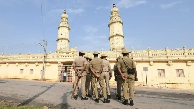 కర్నాటక జామియా మసీదు