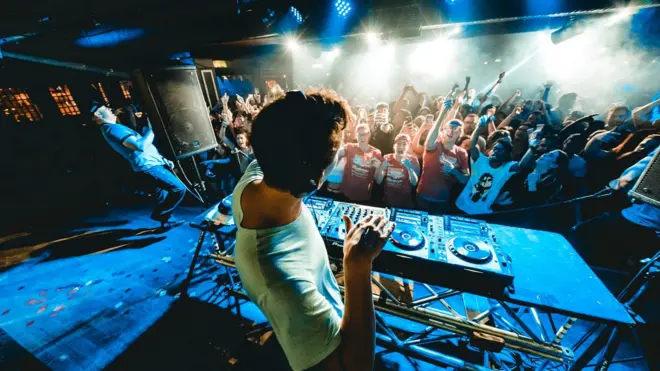 Розважатися нон-стоп треба тільки через дефіс