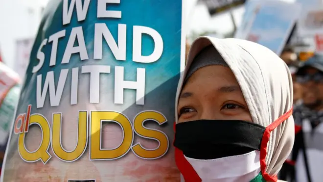 Ribuan orang mengikuti aksi di Jakarta, hari Minggu (10/12) memprotes langkah Presiden Trump mengakui Yerusalem sebagai ibu kota Israel.