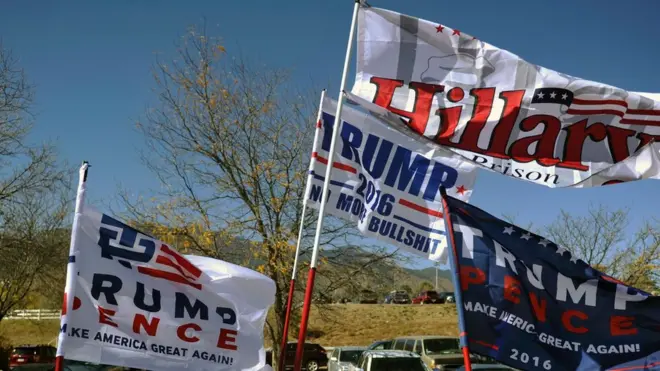 Bendera pendukung presiden terpilih Donald Trump.