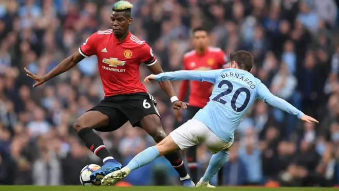 بول بوغبا يمر من برناردو سيلفا