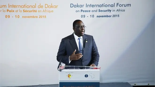 Président Macky Sall à la tribune lors du troisième forum international de Dakar sur la paix et la sécurité