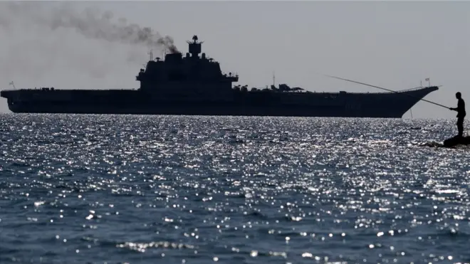 مركب في البحر