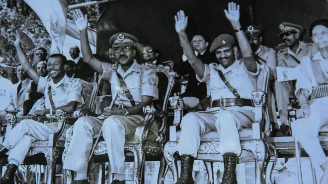 Fulbaana ALI 2/1967 kabaja ayaana waraaqsaa - bitaarraa gara mirgaatti ajajjaa kumaa Mangsituu Haayilamaariyaa, Birgaada janaraal Tafarii Bantii fi ajajjaa kumaa Atinaafu Abaata