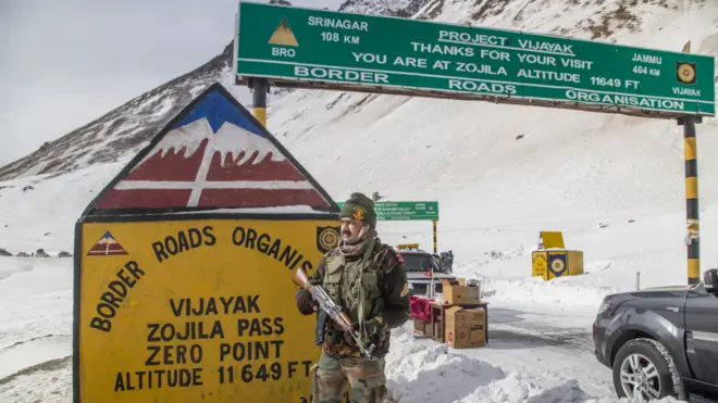 印控喀什米爾斯利那加索吉隘口的戍邊士兵(6/1/2023)