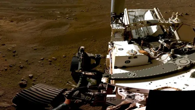 رُفع صاري ملاحة برسيفيرنس في وضع عمودي للمرة الأولى منذ إطلاق المركبة من الأرض