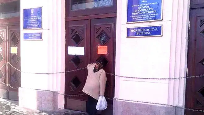 Замок на дверях - ось так у понеділок виглядав медуніверситет ім. Богомольця