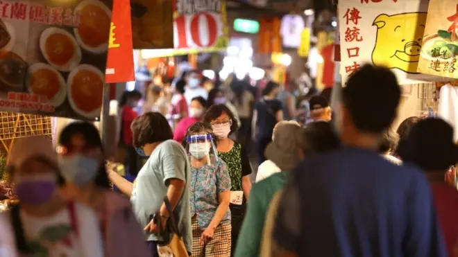 历经两个多月的三级警戒，台湾防疫措施终于迎来“降级”的好消息