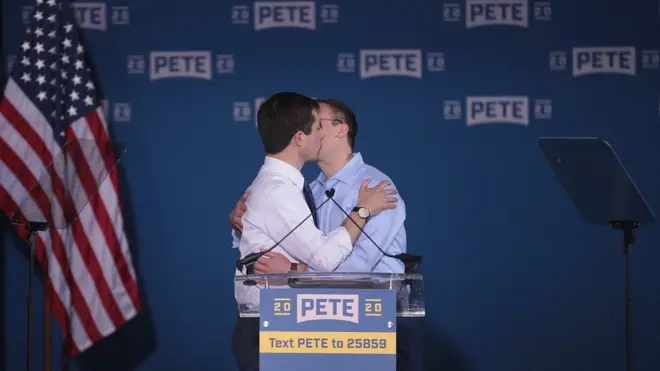 피트 부티지지 전 인디애나 사우스벤드 시장이 남편 채스턴과 함께 유세 현장에 함께 나타났다