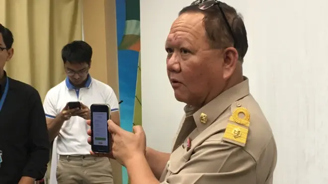 นายณัฏฐ์ ยังกล่าวถึงกรณีที่เอกสารแนะนำตัวผู้สมัคร ส.ส. นอกราชอาณาจักร ที่ลอนดอน มีความคลาดเคลื่อนจนอาจทำให้ผู้ใช้สิทธิเกิดความเข้าใจผิดเรื่องของหมายเลขและพรรคที่ผู้สมัครสังกัดว่า ข้อมูลของผู้สมัครมีหลายช่องทาง เช่น แอพพลิเคชั่นสมาร์ทโหวตที่ถือว่าเป็นช่องทางที่ดีที่สุดและมีข้อมูลครบถ้วน