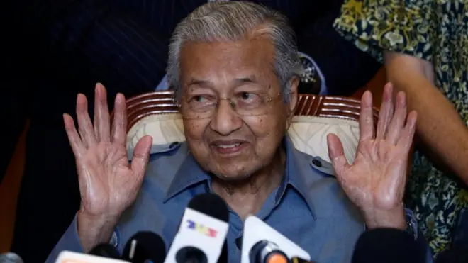 Mahathir Mohamad made the announcement at a news conference on Tuesday