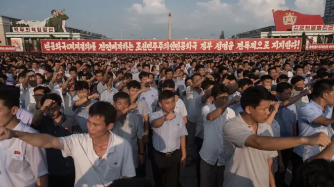 "Безрассудное бесчинство воинственных фанатиков США не более как предсмертный блеф, напрасно суетящихся не зная свою приближающуюся смерть", пишут северокорейские СМИ