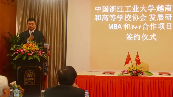 Quan chức Trung Quốc từ Đại học Công nghiệp Chiết Giang giới thiệu chương trình cao học MBA bằng tiếng Trung